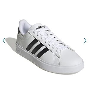 NWT Adidas Striped Black and White Tennis Shoe / Sneakers Size 9.5